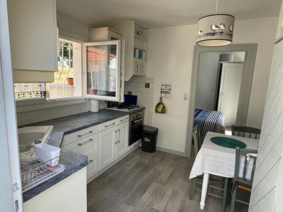 Adorable petite maison à 400m de la mer Saint-Georges-de-Didonne Exterior foto