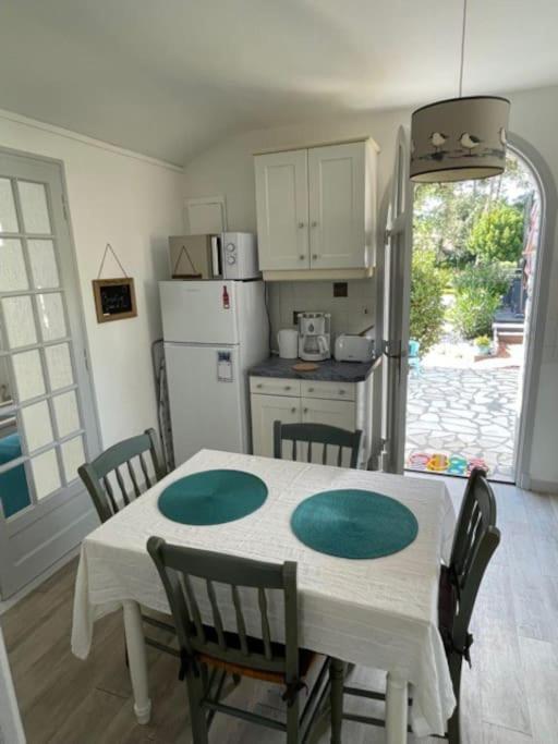 Adorable petite maison à 400m de la mer Saint-Georges-de-Didonne Exterior foto