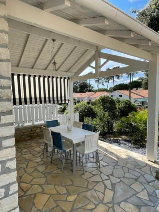 Adorable petite maison à 400m de la mer Saint-Georges-de-Didonne Exterior foto