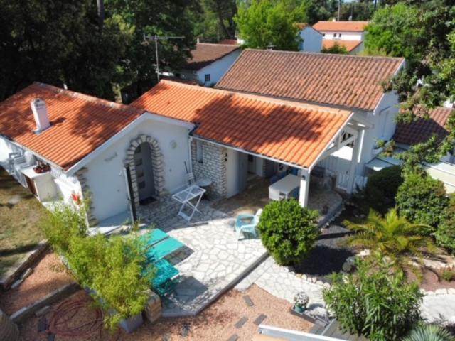 Adorable petite maison à 400m de la mer Saint-Georges-de-Didonne Exterior foto
